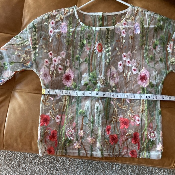 Embroidered blouse - Picture 2 of 10